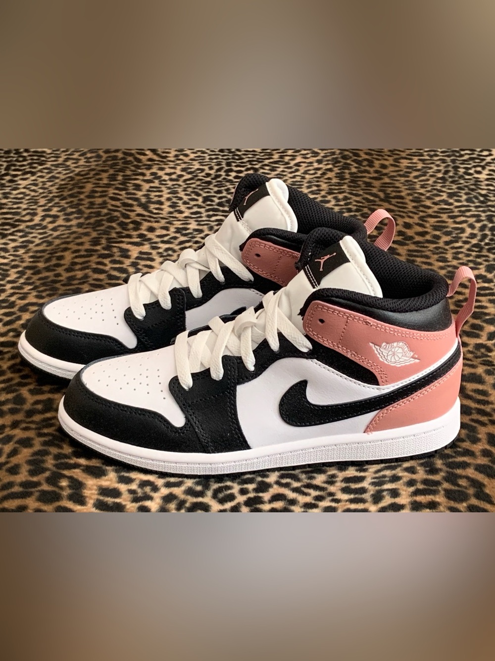 Nike - Picture 2 of 6